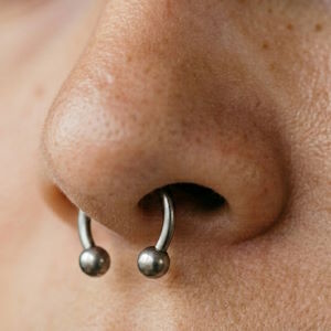 Septum Piercing Hufeisen